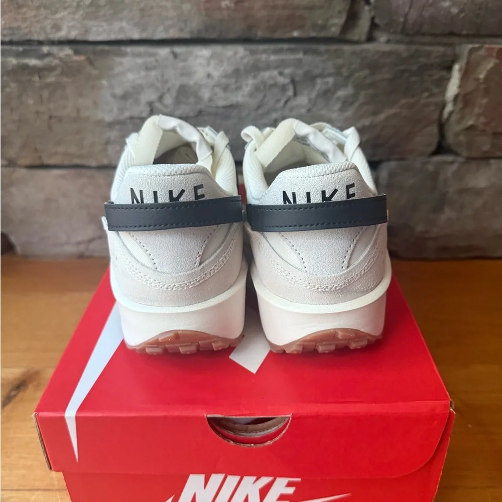 NIB/New Nike Waffle Debut 8.5M/10W - Picture 4 of 5